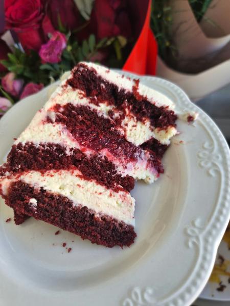 Felie de tort red velvet